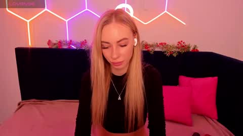 Snapshot of diana_garrett chatting on January 8, 1:42 am Diana  online show from January 8, 1:42 am