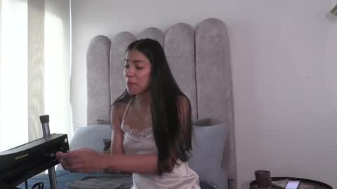 Melania   -    online show from February 19, 12:22 pm