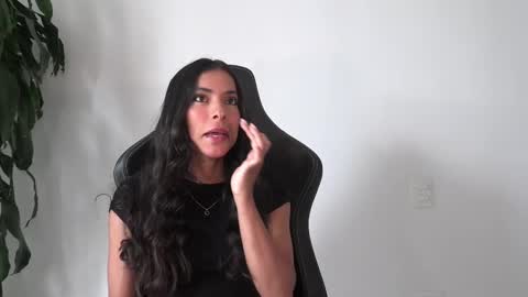 Melania   -    online show from March 3, 8:18 pm