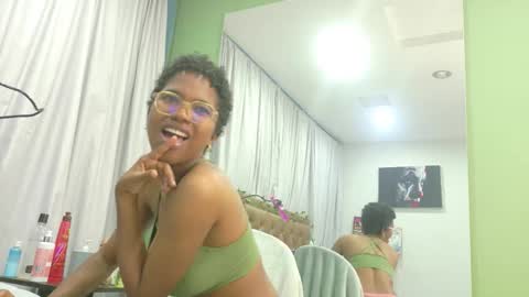 Snapshot of didoelizabeth chatting on September 23, 1:09 pm didoelizabeth online show from September 23, 1:09 pm