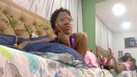 Snapshot of didoelizabeth chatting on October 2, 1:49 pm didoelizabeth online show from October 2, 1:49 pm
