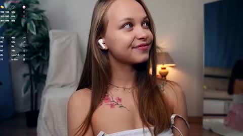 Snapshot of dierafauxa chatting on September 10, 7:25 pm Elwyna online show from September 10, 7:25 pm