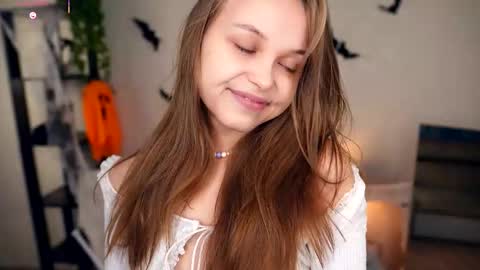 Elwyna online show from November 4, 7:08 pm