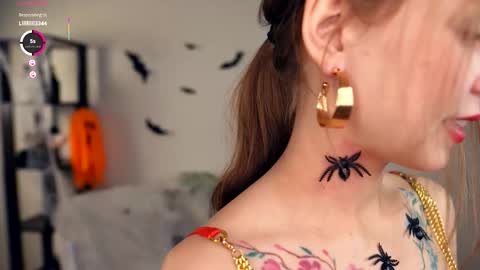 Elwyna online show from October 30, 8:10 pm