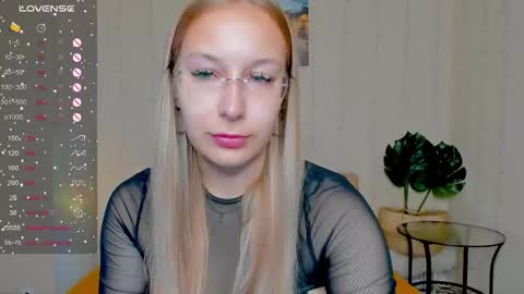 Snapshot of dina_sunshine chatting on September 19, 3:16 am Dina online show from September 19, 3:16 am
