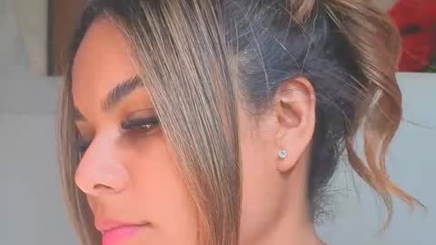 diosadeluniverso_ online show from January 8, 6:23 pm