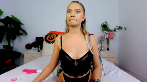 Snapshot of dirtystudentgirl chatting on October 17, 9:34 am Chloe online show from October 17, 9:34 am