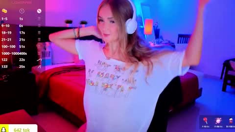 Snapshot of disney__princess chatting on September 18, 4:22 am JASMINE online show from September 18, 4:22 am