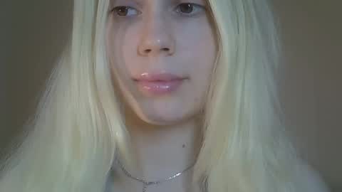 DitaMilton online show from April 1, 8:17 pm