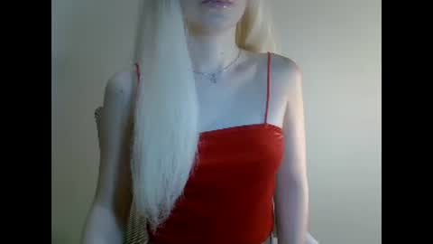 Snapshot of ditamilton chatting on December 19, 8:23 pm DitaMilton online show from December 19, 8:23 pm