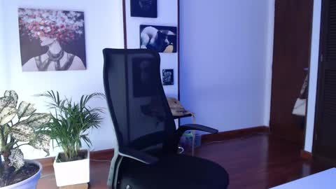 Hera online show from October 23, 12:00 pm