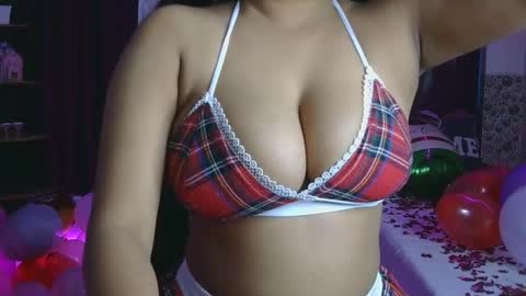 Snapshot of divyakhan chatting on January 14, 5:40 am divyakhan online show from January 14, 5:40 am