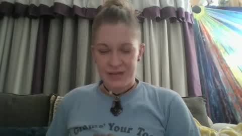 Snapshot of dixie_comanche chatting on December 19, 5:18 am dixie_comanche online show from December 19, 5:18 am