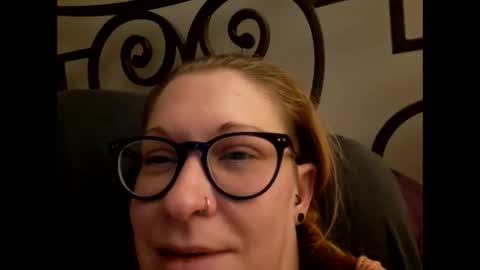Snapshot of dixie_comanche chatting on December 2, 8:48 am dixie_comanche online show from December 2, 8:48 am