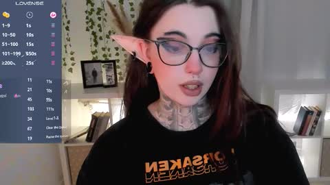 Snapshot of dixipixi_ chatting on October 17, 5:43 am dixipixi_ online show from October 17, 5:43 am