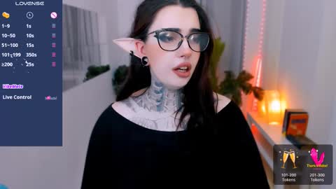 Snapshot of dixipixi_ chatting on March 9, 5:33 am dixipixi_ online show from March 9, 5:33 am