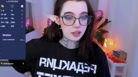 Snapshot of dixipixi_ chatting on February 16, 5:48 am dixipixi_ online show from February 16, 5:48 am