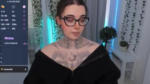 dixipixi_ online show from March 13, 7:09 am