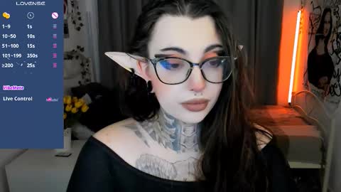 Snapshot of dixipixi_ chatting on October 2, 5:56 am dixipixi_ online show from October 2, 5:56 am