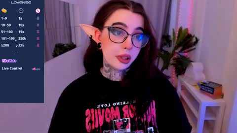 Snapshot of dixipixi_ chatting on February 22, 6:06 am dixipixi_ online show from February 22, 6:06 am