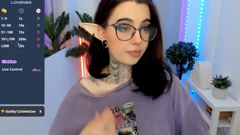 Snapshot of dixipixi_ chatting on December 8, 5:29 am dixipixi_ online show from December 8, 5:29 am