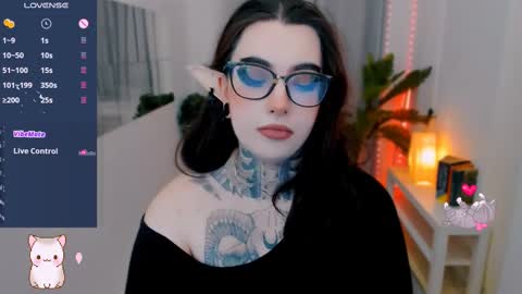 Snapshot of dixipixi_ chatting on March 7, 5:51 am dixipixi_ online show from March 7, 5:51 am