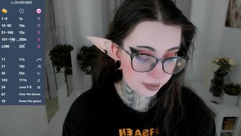 Snapshot of dixipixi_ chatting on October 9, 5:44 am dixipixi_ online show from October 9, 5:44 am