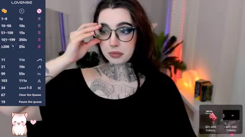Snapshot of dixipixi_ chatting on March 2, 5:33 am dixipixi_ online show from March 2, 5:33 am