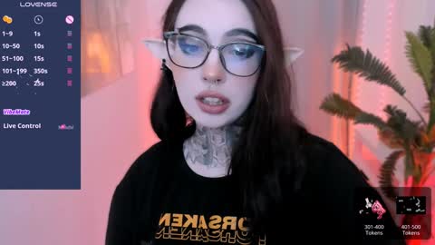 Snapshot of dixipixi_ chatting on January 23, 10:22 am dixipixi_ online show from January 23, 10:22 am