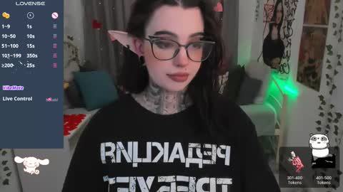 Snapshot of dixipixi_ chatting on February 14, 5:41 am dixipixi_ online show from February 14, 5:41 am