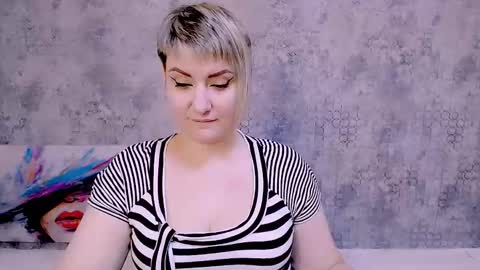 Snapshot of djullia chatting on October 4, 7:36 am djullia online show from October 4, 7:36 am