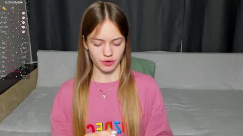 Snapshot of do_dick chatting on December 27, 10:37 pm Polly online show from December 27, 10:37 pm