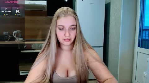Snapshot of do_u_want_alice chatting on October 10, 4:28 am Alice online show from October 10, 4:28 am