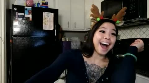 Snapshot of dolllface chatting on December 24, 5:05 am DOLLLFACE online show from December 24, 5:05 am