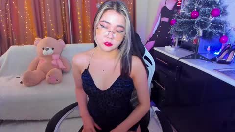 Snapshot of dollyiaa chatting on January 15, 8:51 am Dollya online show from January 15, 8:51 am