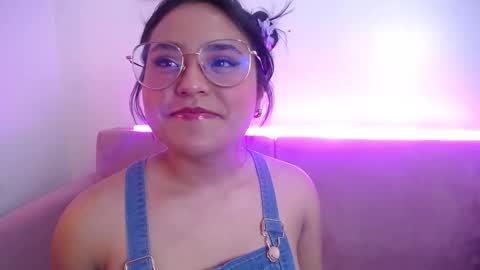 Snapshot of dollywood_ chatting on October 15, 8:22 pm DollyWood online show from October 15, 8:22 pm