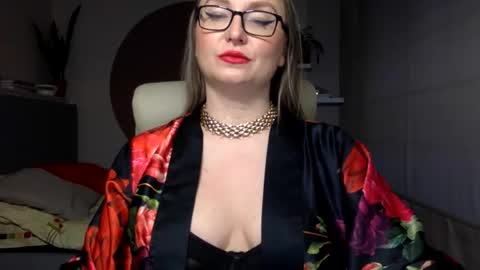 DOM MUMMY online show from October 22, 6:07 am