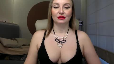 DOM MUMMY online show from February 9, 10:20 am