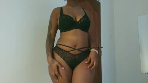 Snapshot of domecesy chatting on September 23, 12:03 pm Amarie noels online show from September 23, 12:03 pm