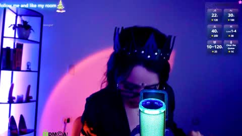 Snapshot of domgiirl chatting on December 19, 2:12 am Mistress online show from December 19, 2:12 am