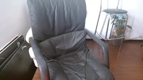   online show from April 12, 3:48 pm