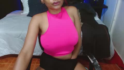 Snapshot of domink_gilr chatting on February 17, 10:07 am D O M I N K online show from February 17, 10:07 am