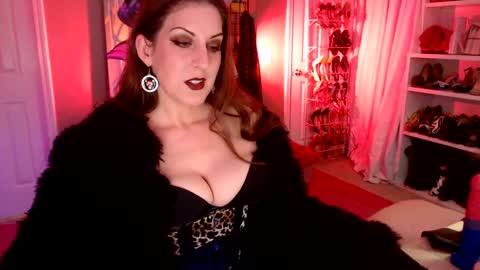 Snapshot of dommetomorrow chatting on December 28, 3:26 am DommeTomorrow online show from December 28, 3:26 am
