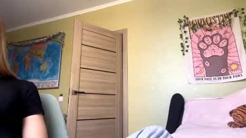 Lily online show from July 17, 5:23 am