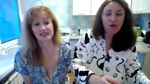Snapshot of donnalimadonna chatting on January 10, 7:04 am Tatiana 43 curvy sexy body and Joanna redhead 39 years online show from January 10, 7:04 am