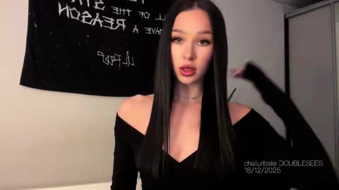 MOLLYYYY dont forget to give me a thumb up online show from December 18, 8:52 am