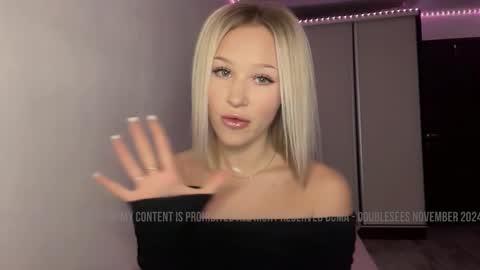 MOLLYYYY dont forget to give me a thumb up online show from December 12, 2:26 am