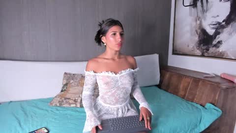 Snapshot of dracaryss_ chatting on February 1, 10:15 am Lissa Or DRACARYSS your dragon Queen online show from February 1, 10:15 am
