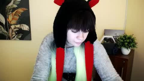 Snapshot of dream_caster_ chatting on October 14, 8:17 am dream caster online show from October 14, 8:17 am