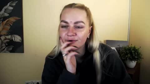 Snapshot of dream_dolly_ chatting on October 17, 1:36 pm dream_dolly_ online show from October 17, 1:36 pm